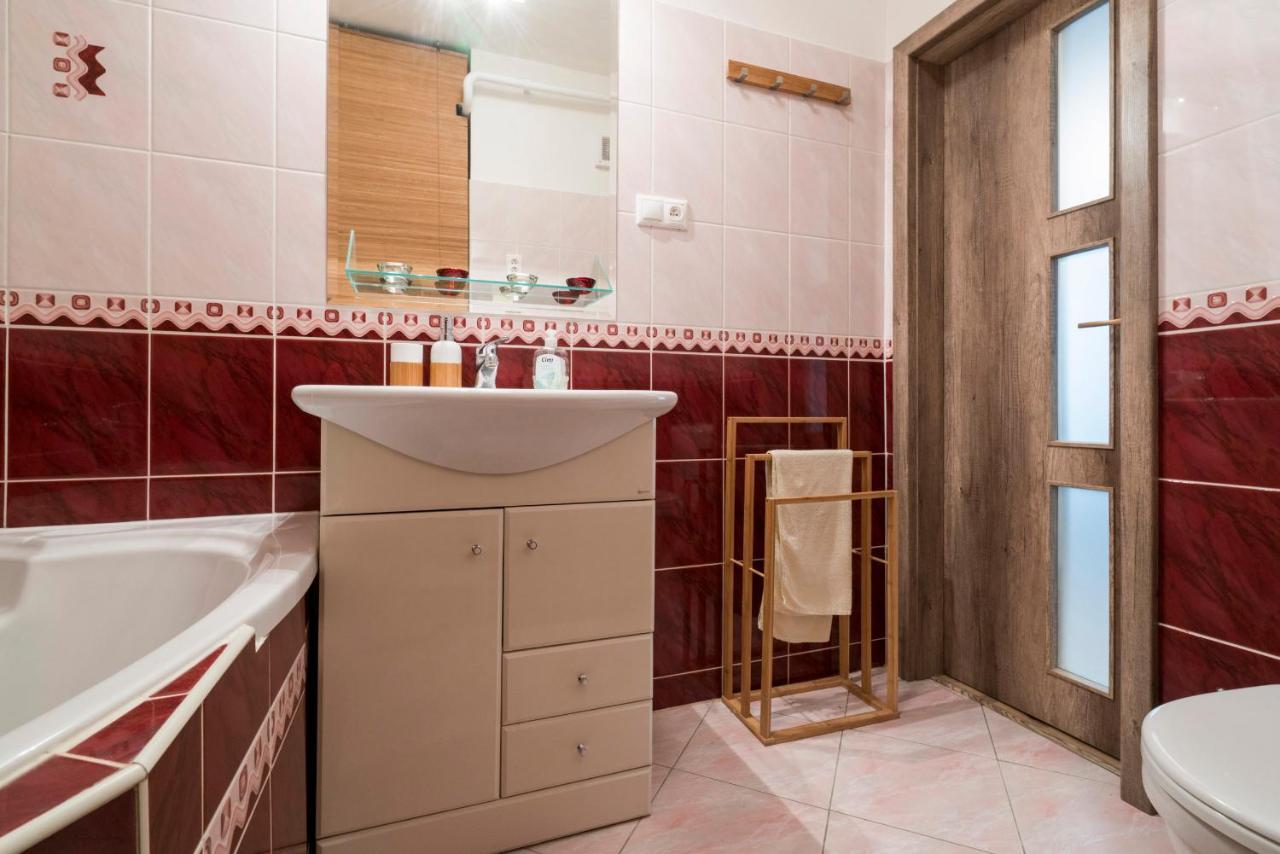 Stylish Centrally Located 1Br Apartment With Parking Bratislava Exterior foto